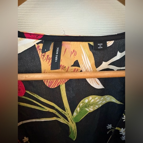Vero Moda size large black floral wrap kimono silky top - Picture 5 of 12